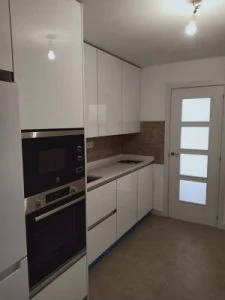 imagen plonyvel integración de cocina en un cuarto
